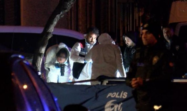Sultangazi'de kız arkadaşını beklerken otomatik silahlarla saldırıya uğrayan bir kişi hayatını kaybetti
