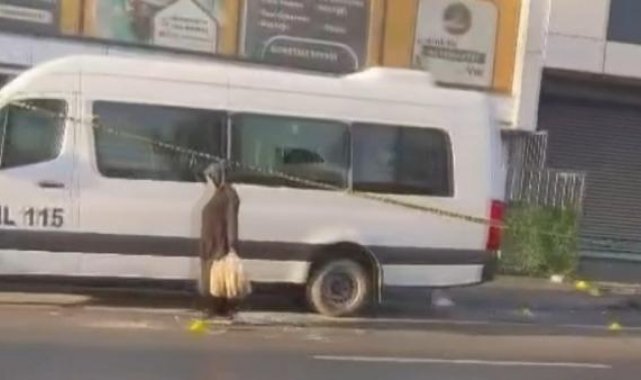 Sultangazi'de otomobile silahlı saldırı: 3 yaralı