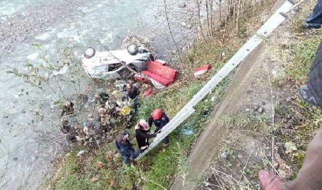 Sürücü adayının kullandığı otomobil dereye uçtu: 3 yaralı