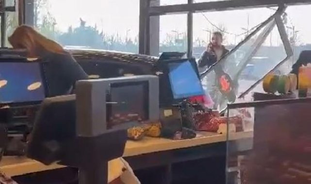 Sürücünün fren yerine gaza bastığı otomobil, markete girdi; 2 yaralı