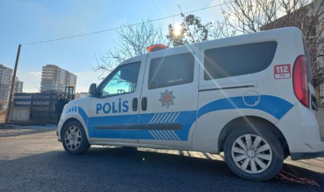 Tabancasını temizlerken kendini vurdu
