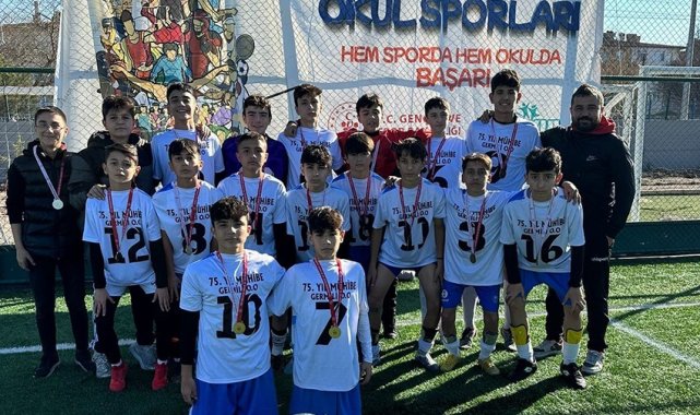 Talas 75. Yıl Mühibe Germirli Ortaokulu Kayseri Şampiyonu oldu
