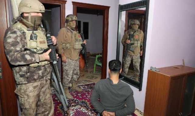 Tarsus'ta terör operasyonu; 4 gözaltı