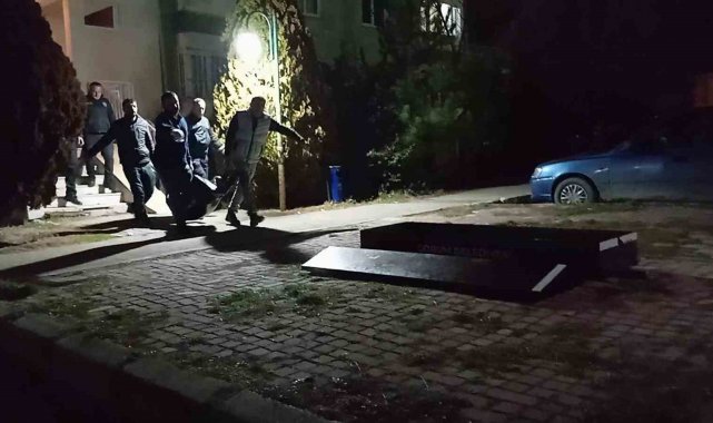 Tartıştığı arkadaşını bıçaklayarak öldürdü