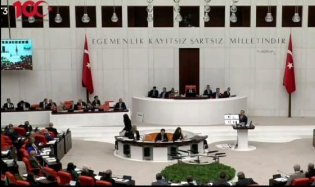 TBMM'de Bakan Koca ile Bozdağ'ın güldüren diyaloğu