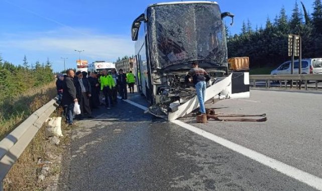 TEM'de yolcu otobüsü, TIR'a arkadan çarptı: 13 yaralı