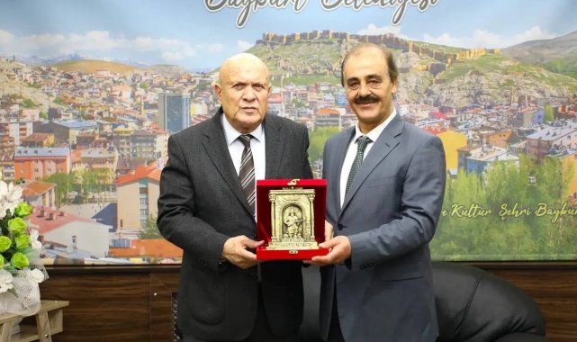 Ticaret İl Müdürü Zengin Başkan Pekmezci ile vedalaştı