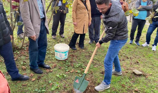 Toprak numunesi alımı uygulamalı gösterildi