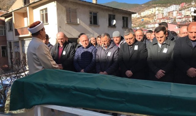 Trabzon'un Beşikdüzü ilçesinde dalgalara kapılan lise öğrencilerinden Uğurcan Korkmaz memleketi Gümüşhane'de son yolculuğuna uğurlandı