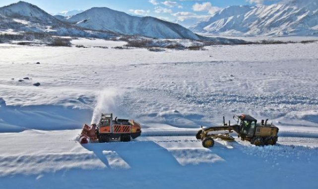Tunceli'de kar yarım metreyi geçti; 303 köy yolu ulaşıma açıldı