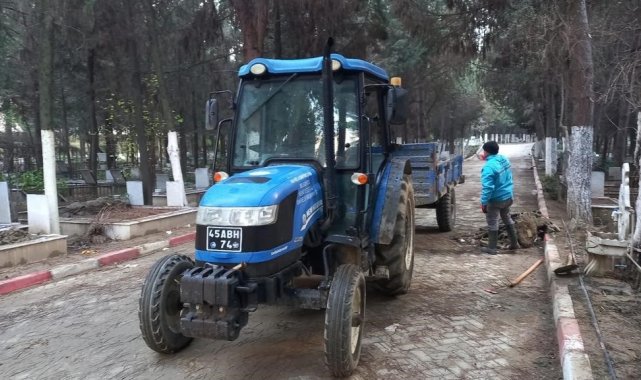 Turgutlu eski mezarlığında hummalı çalışma