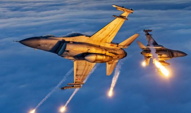 Türk fotoğrafçı ile Türk F-16'ların fotoğrafı finalde