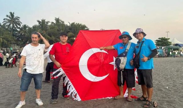 Türk Uçurtma Takımı Hindistan'da Türk bayrağını dalgalandırdı