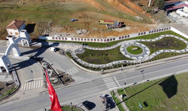 Türkoğlu ilçesine şehitlik anıtı
