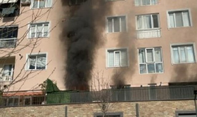 Ümraniye'de 4 katlı binada yangın
