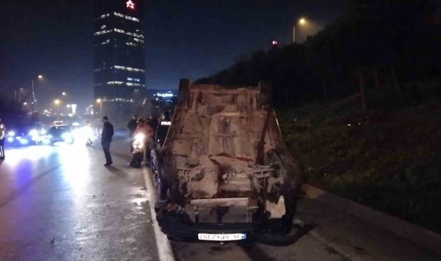 Ümraniye'de virajı alamayan otomobil takla attı: 1 yaralı