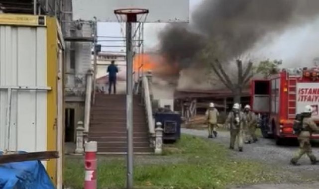 Üsküdar'da tarihi köşk içerisindeki marangozhanede yangın