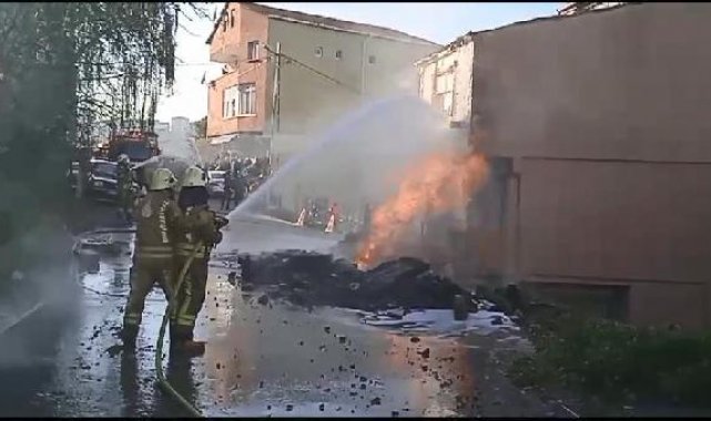 Üsküdar'da yol çalışması sırasında doğalgaz borusu patladı - 1