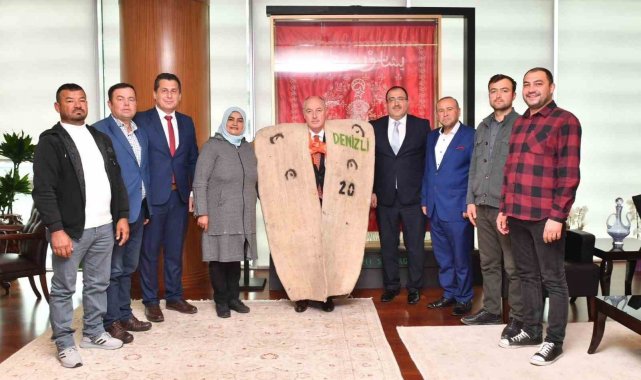 Vali Coşkun kepenek giydi
