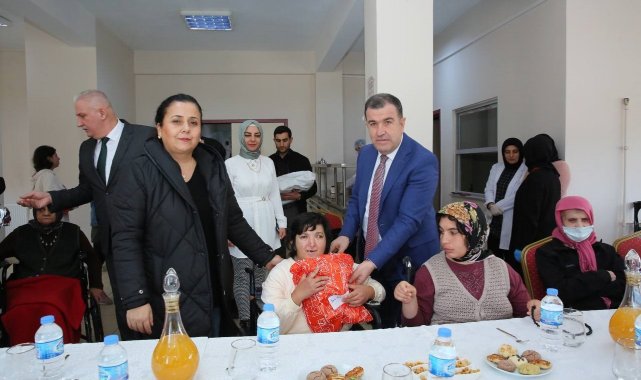 Vali Eldivan engelli vatandaşlarla bir araya geldi