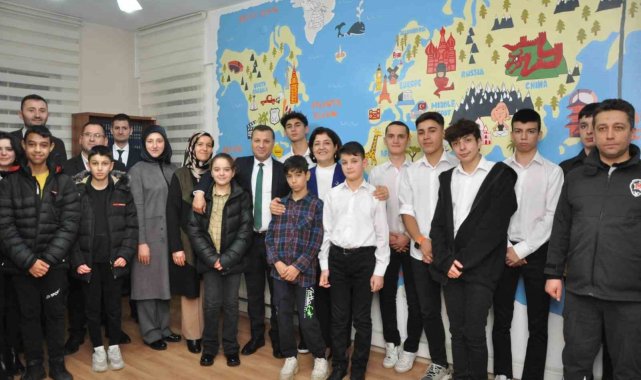 Vali eşi Yavuz, çocuklarla bir araya geldi