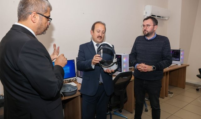 Vali Pehlivan, MTOSB Teknik Bilimler Meslek Yüksekokulu'nda incelemelerde bulundu
