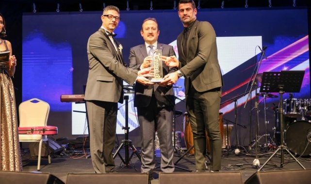 Vali Pehlivan'a 'Yılın bürokratı' ödülü
