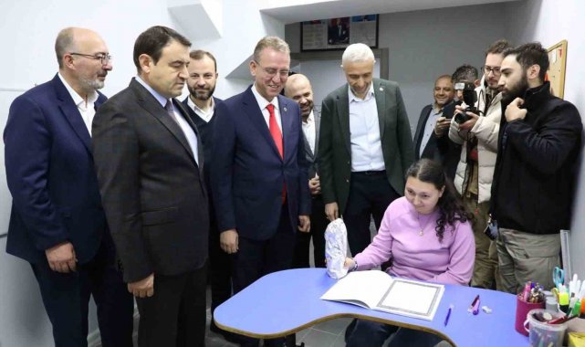Vali ve milletvekilleri özel çocuklar ve aileleriyle buluştu