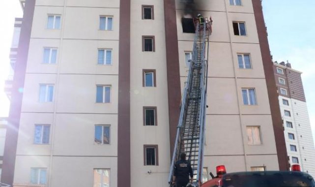 Yangında işitme engelli anne ve baba ile 2 çocuğu dumandan etkilendi
