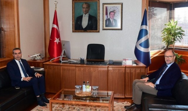Yeni Vali Yardımcısı Dr. Çiçek Rektör Erdal'ı makamında ziyaret etti