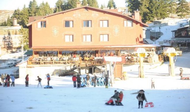 Yeni yılı 'kar'sız karşılamaya hazırlanan Uludağ'da otel fiyatları cep yakıyor