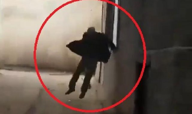 Yıkımda bina çöktü; enkaz altında kalmamak için kaçarken düştü