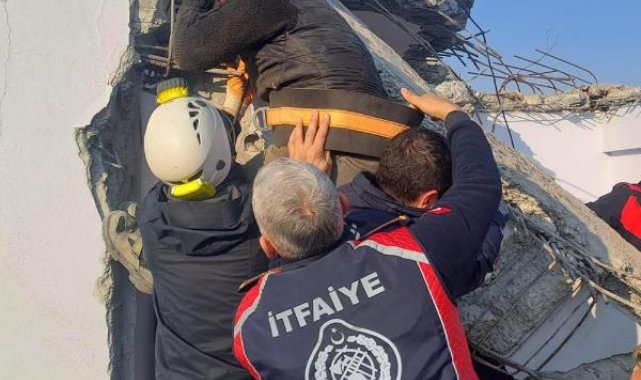 Yıkımda kesilen kolon ile duvar arasında sıkışan işçi yaralandı