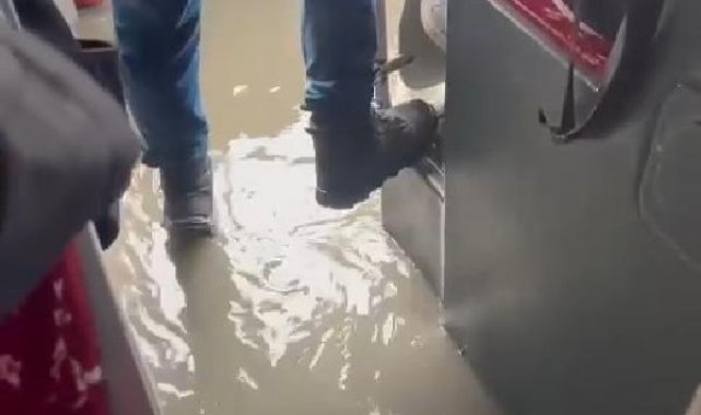 Yol göle döndü, otobüsün içi bile su ile doldu