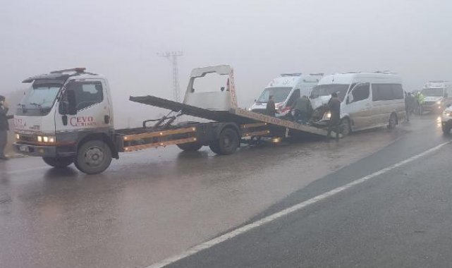 Yolcu servisi vince çarptı: 9 yaralı