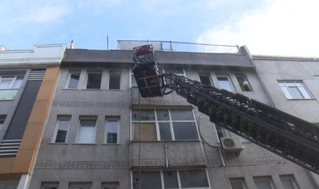Zeytinburnu'nda alev alan yağa su döktü yaralandı