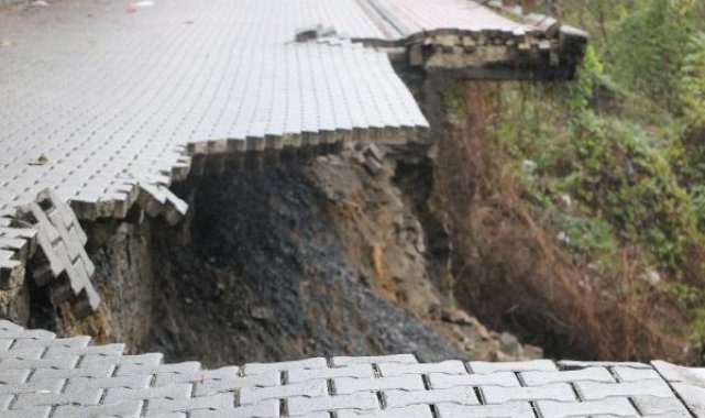 Zonguldak'ta hastane yolu çöktü