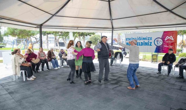 65 yaş üzeri yalnız yaşayan vatandaşlar, '2024'e Merhaba' partisinde buluştu