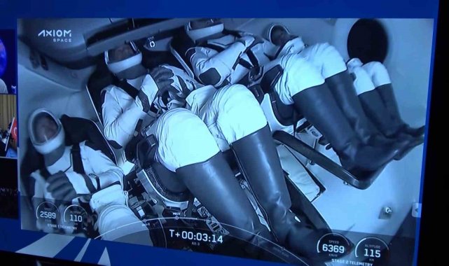 Adalet Bakanı Yılmaz Tunç, Alper Gezeravcı'nın uzay yolcuğunu Bursalı çocuklarla izledi