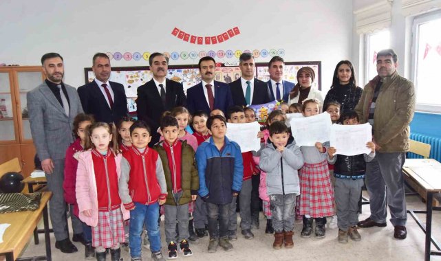 Ahlat'ta 10 bin 458 öğrenci karne aldı