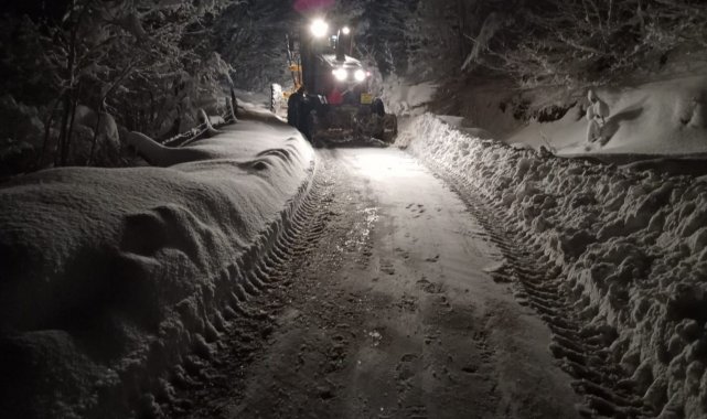 Akyazı'da ekiplerin kar mesaisi