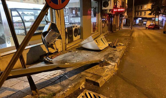 Alkollü sürücü pastanenin duvarına çarparak durabildi