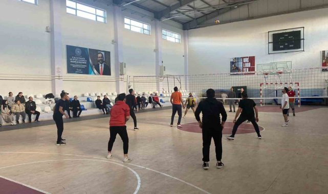 Altunhisar İlçesi'nde Voleybol Turnuvası tamamlandı