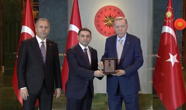Aziziye Kaymakamı Muhammet Tugay'a ödül