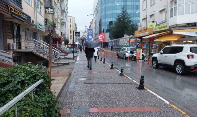 Balıkesir'de beklenen sağanak yağış etkili oldu