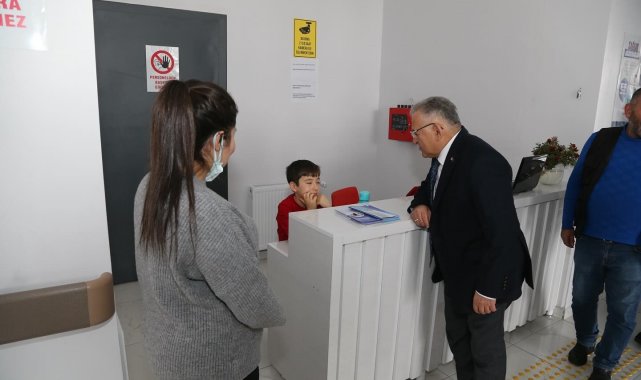 Başkan Büyükkılıç, sağlık çalışanlarını ziyaret etti