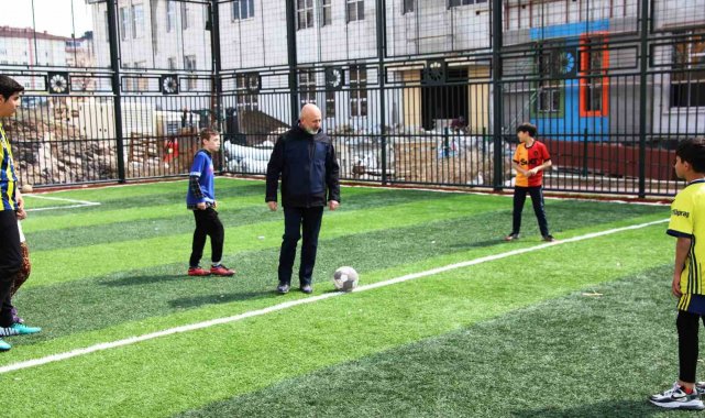 Başkan Çolakbayrakdar, gençlerin gönlünü fethetti