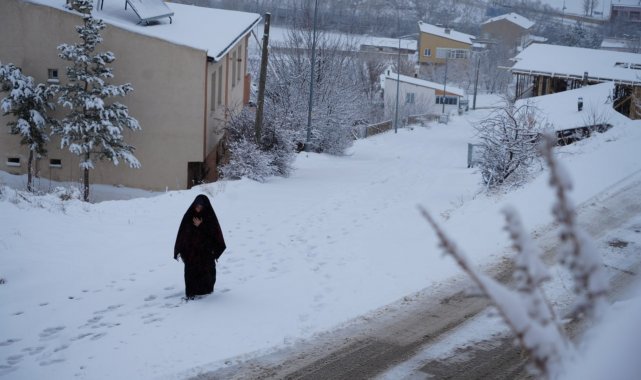 Bayburt yeniden beyaz örtüyle kaplandı