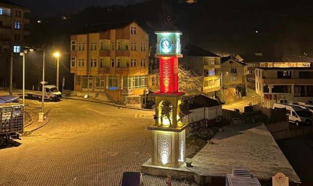 Beycuma'ya madenci heykeli saat kulesi