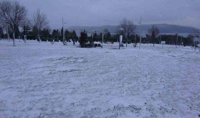 Çanakkale'de kar yağışı etkili oldu